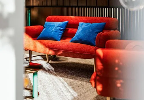 Hotel Render Rotes sofa